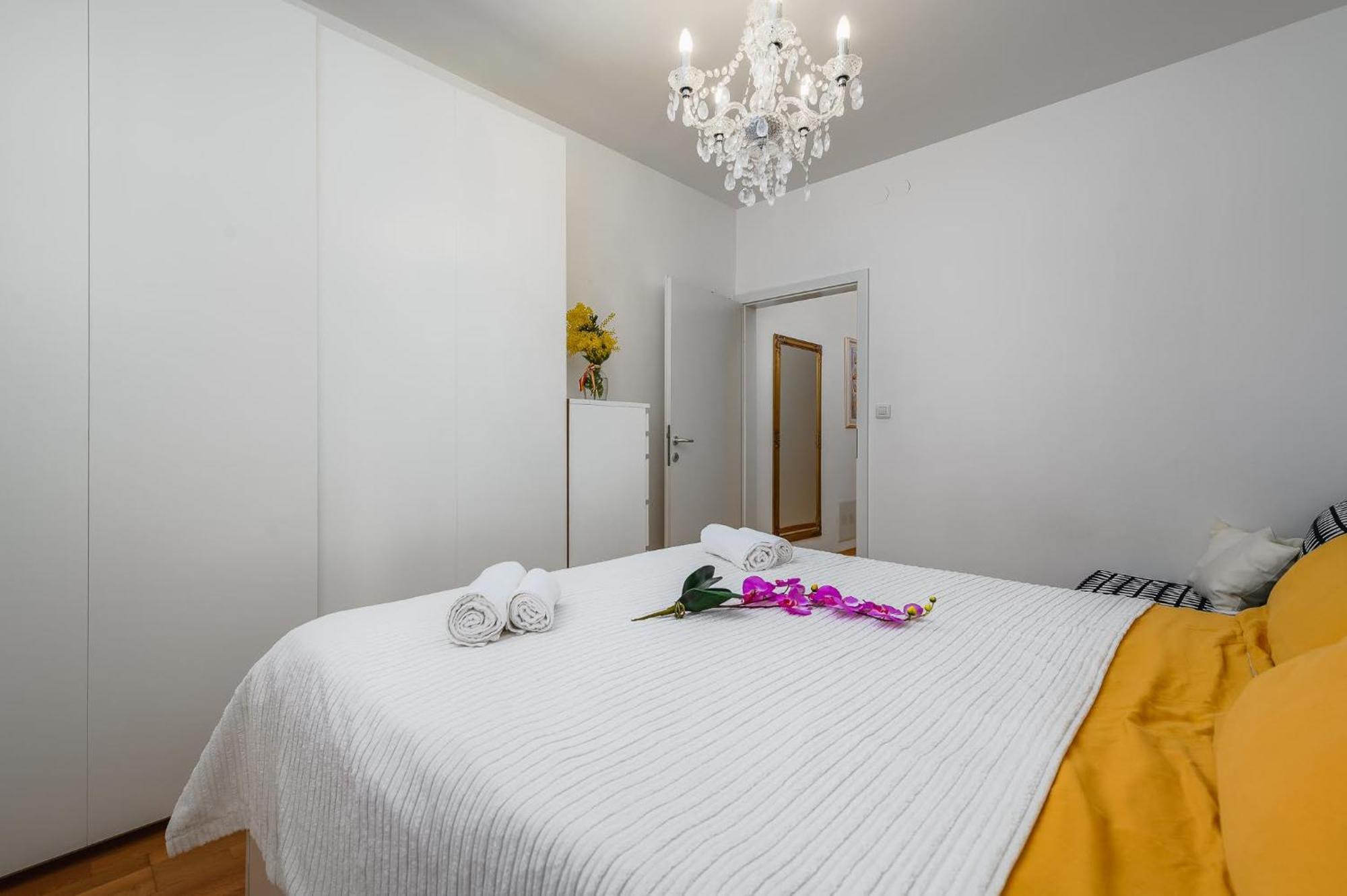 Aureo Apartment Pula Center ภายนอก รูปภาพ