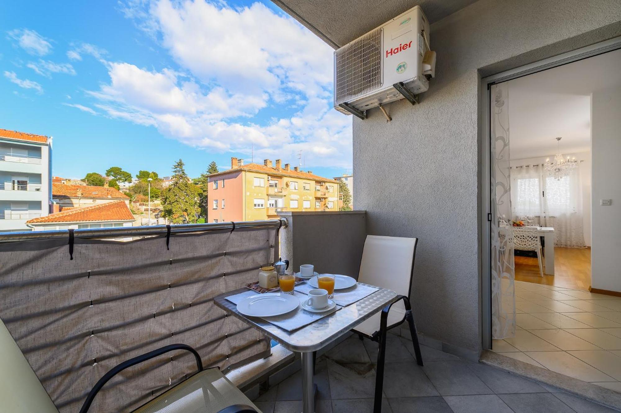 Aureo Apartment Pula Center ภายนอก รูปภาพ
