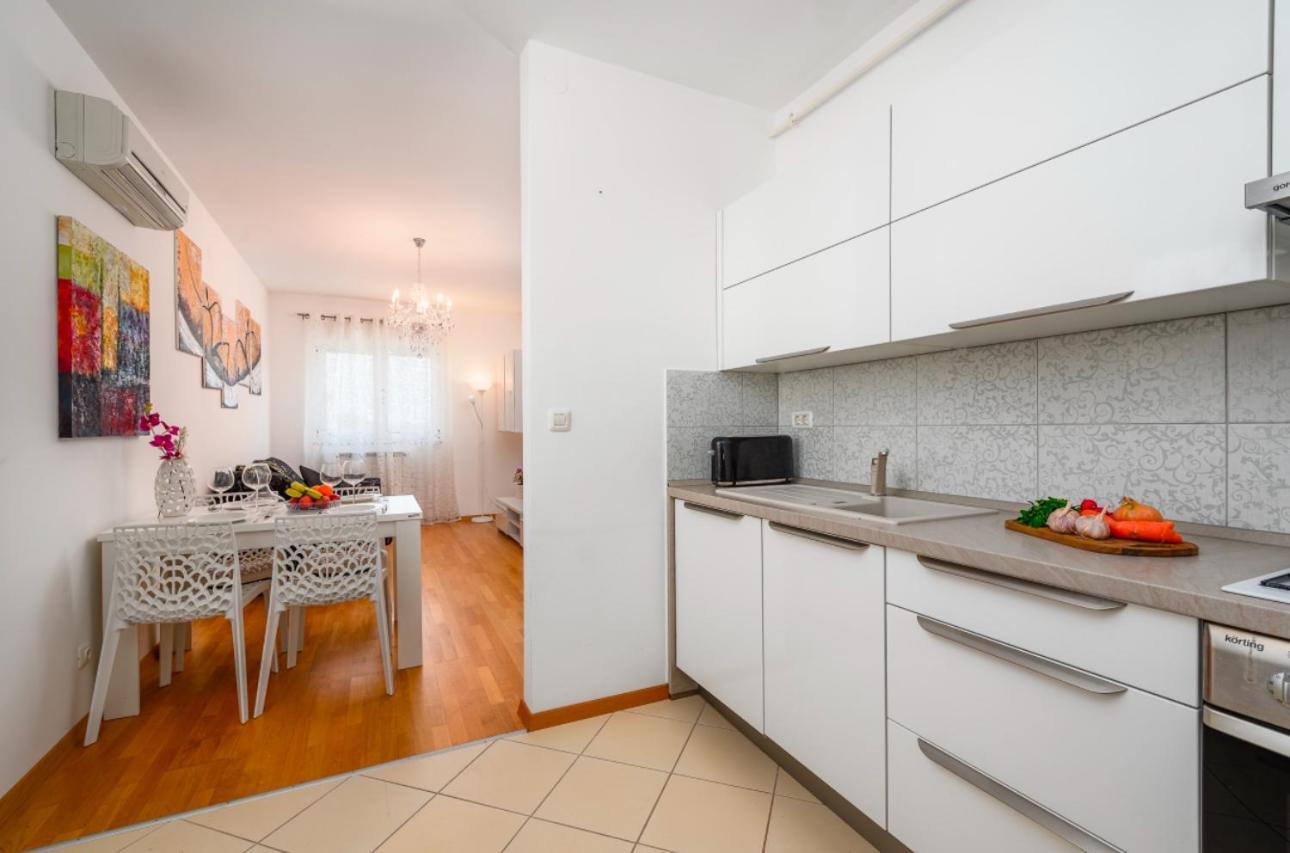 Aureo Apartment Pula Center ภายนอก รูปภาพ