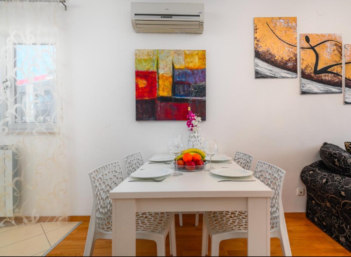 Aureo Apartment Pula Center ภายนอก รูปภาพ