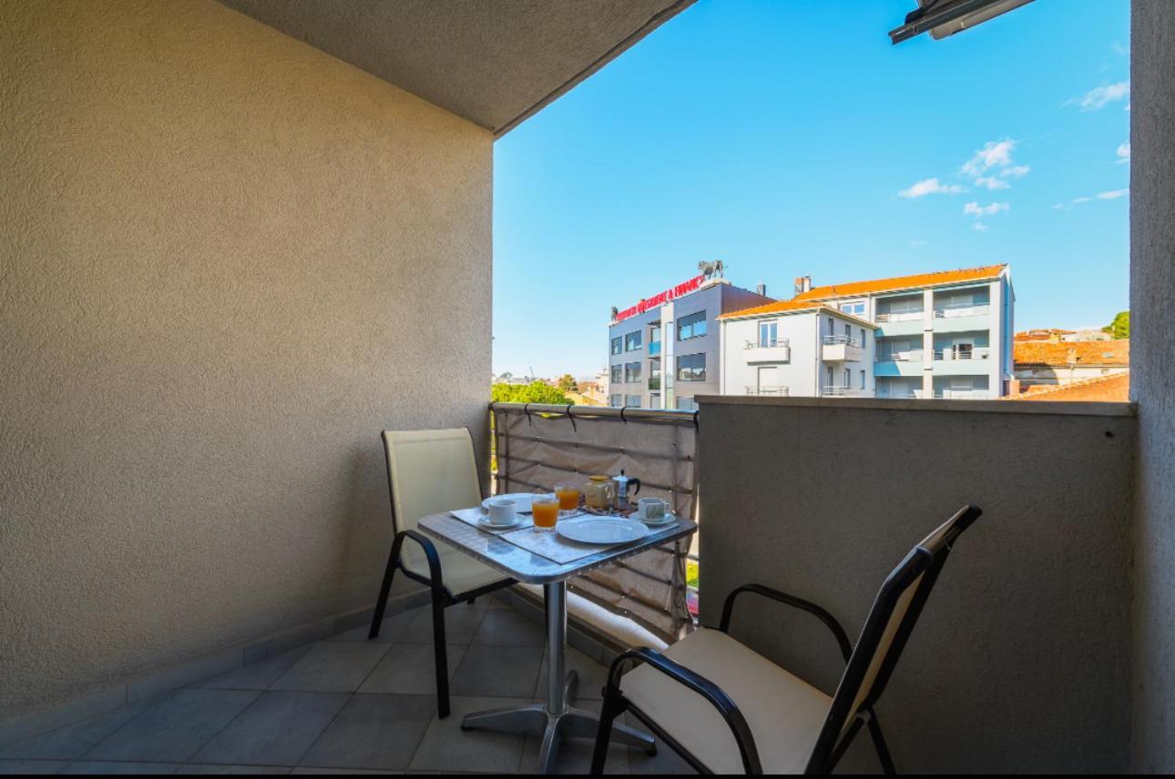 Aureo Apartment Pula Center ภายนอก รูปภาพ