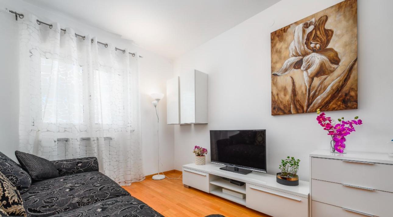 Aureo Apartment Pula Center ภายนอก รูปภาพ