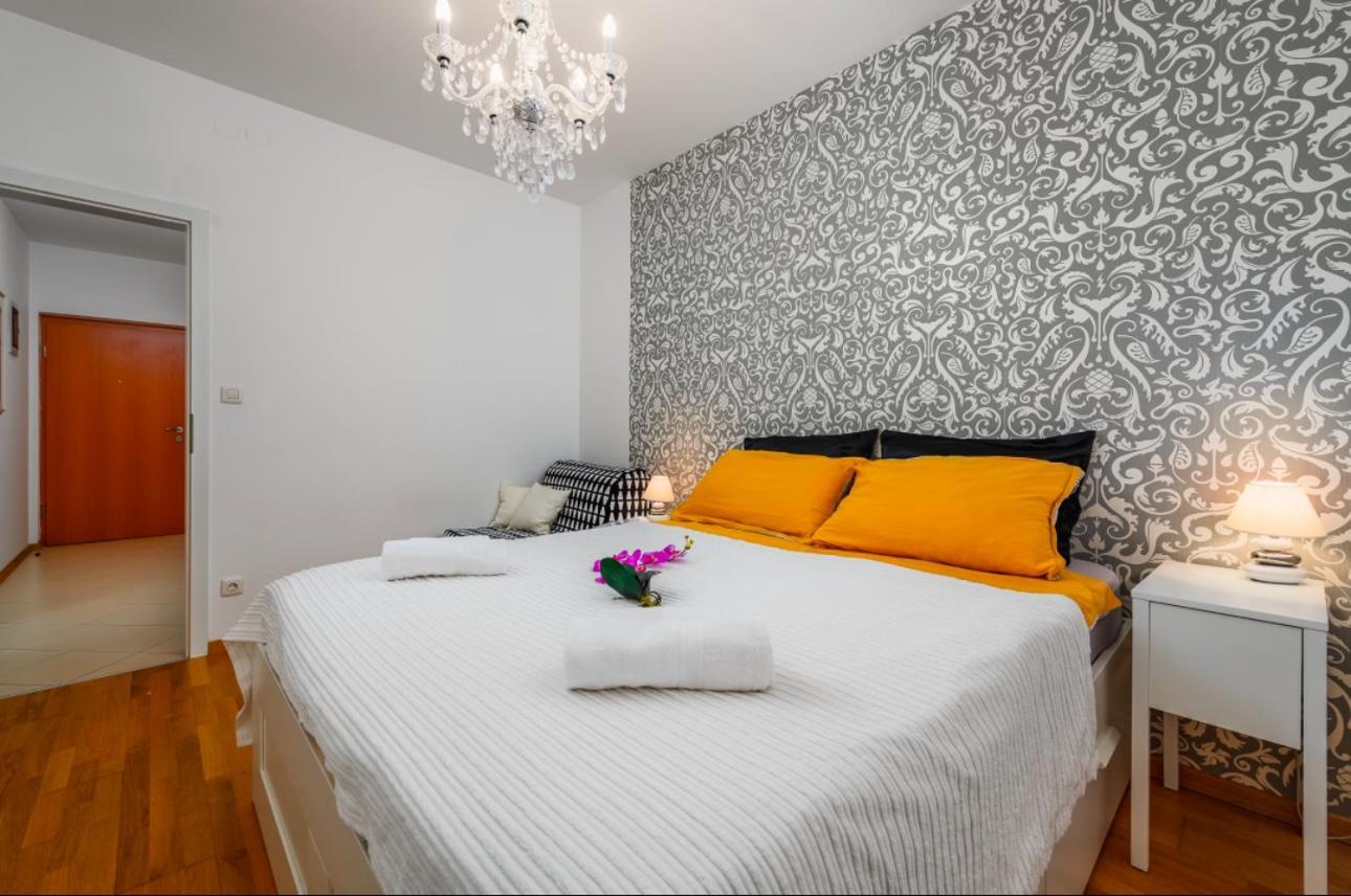 Aureo Apartment Pula Center ภายนอก รูปภาพ