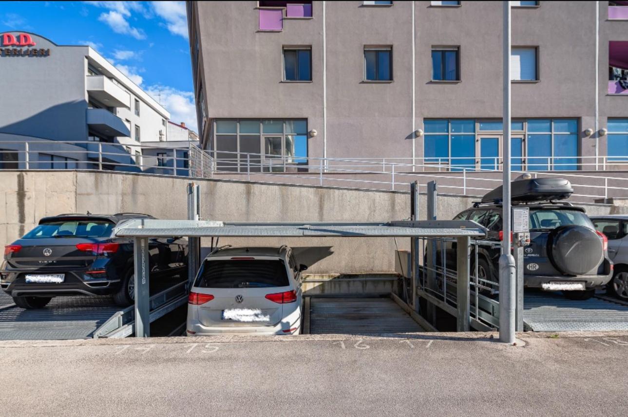 Aureo Apartment Pula Center ภายนอก รูปภาพ